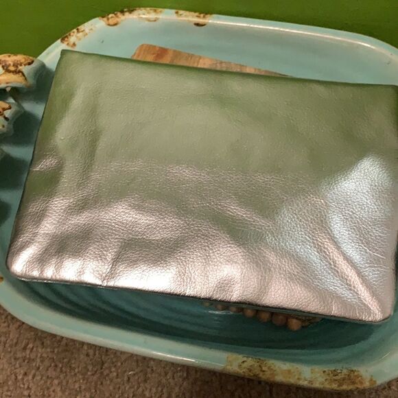 Victoria’s secret angel silver clutch NWT - Picture 6 of 6